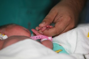 opt-bebelusi-abandonati-spitalele-din-sibiu-au-nevoie-de-familii1359037541